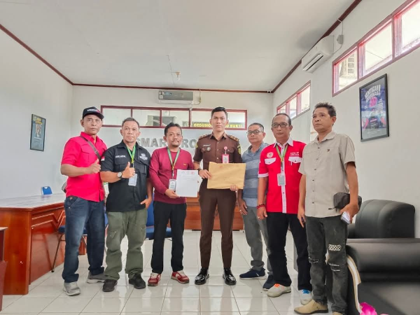 Fhoto : pelaporan Ketua DPD LSM MAUNG Kalbar Bersama KMPP Layangkan Surat Laporan Penyalahgunaan PIP periode 2015 -2018