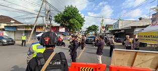 http://gardatipikornews.com/diduga-gantung-diri-seorang-warga-desa-bonjeruk-ditemukan-meninggal-dunia