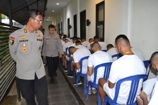 http://gardatipikornews.com/budayawan-ntb-dan-tokoh-masyarakat-lainnya-apresiasi-kepolisian-lebaran-topat-aman-dan-lancar