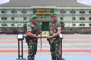 http://gardatipikornews.com/tuntutan-dari-massa-mendesak-pihak-polda-sumsel-untuk-segera-memeriksa-pihak-perusahaan-dari-pt-andira-agro-tbk-yang-diduga-memberikan-instruksi-melakukan-penahanan-terhadap-petani-di-banyuasin