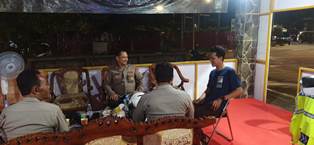 http://gardatipikornews.com/mempringati-hari-buruh-internanasional-ketua-dpd-ppwi-provinsi-riau-bagikan-paket-sembako