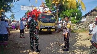 http://gardatipikornews.com/kabag-ops-pimpin-pengamanan-unjuk-rasa-tekankan-deteksi-dini-dan-tidak-mudah-terprovokasi