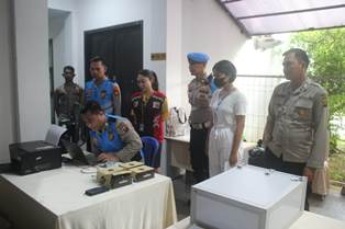 http://gardatipikornews.com/cek-91-command-center-kapolri-tegaskan-siap-amankan-ktt-asean-di-labuan-bajo