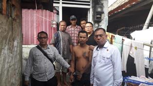 http://gardatipikornews.com/polsek-cireunghas-kota-sukabumi-cek-lokasi-rumah-yang-roboh-pasca-hujan-deras