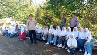 http://gardatipikornews.com/waduh-oknum-staf-upt-dukcapil-kec-sembalun-diduga-mintai-sejumlah-uang-kepada-masyarakat-yang-buat-e-ktp