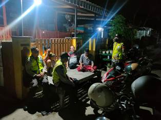 http://gardatipikornews.com/tiga-terduga-pelaku-tindak-pidana-narkotika-ditangkap-sat-res-narkoba-polres-loteng