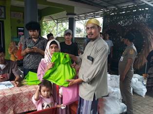http://gardatipikornews.com/kapolda-dan-kabinda-ntb-serahkan-bantuan-200-sak-semen-ke-nw-anjani