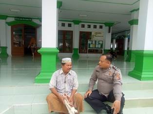 http://gardatipikornews.com/wujudkan-sinergitas-dengan-warga-bhabinkamtibmas-polsek-sukahaji-rutin-sambang-warga