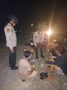 http://gardatipikornews.com/polsek-kintom-laksanakan-pengamanan-halal-bihalal-anggota-f-demokrat-dpr-ri-anwar-hafid