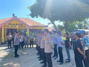 http://gardatipikornews.com/bansos-cadangan-pangan-disalurkan-pemerintah-desa-waru-kecamatan-parung-dihadiri-kades-muhidin-s-pd-dan-babinsa-serka-gatot-dwi-purnomo
