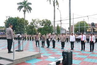 http://gardatipikornews.com/antisipasi-gangguan-kamtibmas-polres-sumbawa-barat-beri-pengamanan-hiburan-rona-rona