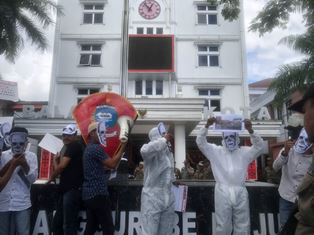 http://gardatipikornews.com/panitia-pemilihan-kecamatan-gelar-rapat-pleno-terbuka-daftar-pemilih-sementara-hasil-perbaikan-dpshp-di-kantor-kecamatan-ciseeng-kabupaten-bogor