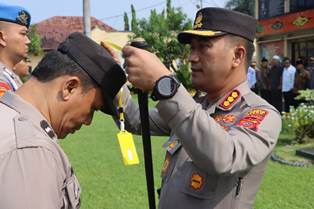 http://gardatipikornews.com/gaktiblin-propam-polres-majalengka-terhadap-polwan-polres-majalengka
