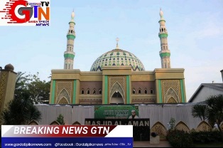 http://gardatipikornews.com/kerahkan-personel-bhabinkamtibmas-polda-sumsel-bagikan-daging-kurban-hingga-ke-masyarakat-pelosok