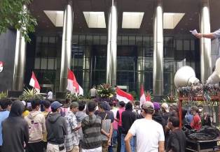 http://gardatipikornews.com/bawaslu-gelar-rakerni-9-kecamatan-wilayah-dapil-v-kabupaten-sukabumi