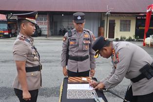 http://gardatipikornews.com/pengurus-besar-himpunan-pemuda-pelajar-mahasiswa-kolaka-timur-melalui-sekretaris-jendral-abd-haris-nurdin-mengingatkan-asn-kepala-desa-dan-tni-polri-kab-kolaka-timur-untuk-bersikap-netral-dalam-mom
