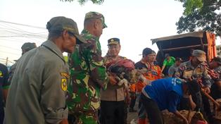 http://gardatipikornews.com/tumbuhkan-jiwa-kepemimpinan-babinsa-di-bojonegoro-bekali-bela-negara-pelajar-smp-dan-sma-islam-al-aly-kalitidu