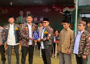 http://gardatipikornews.com/bidan-cantik-asal-desa-cibadak-kecmatan-pabuaran-kabulaten-sukabumi-nyambi-jualan-batu-akik-di-event-jampang-ngabhuana-2