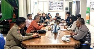 http://gardatipikornews.com/ipda-eric-ibrahim-pattimura-kapolsek-nanga-mahap-berserta-personil-lakukan-patroli-aktivitas-peti