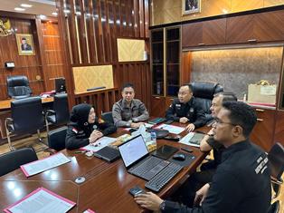 http://gardatipikornews.com/smp-5-tambun-selatan-diduga-terima-siswa-titipan-di-luar-sistem-ppdbkepsek-ngaku-titipan-oknum-media
