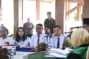 http://gardatipikornews.com/agak-laen-program-literasi-bernyanyi-di-apk-lemo