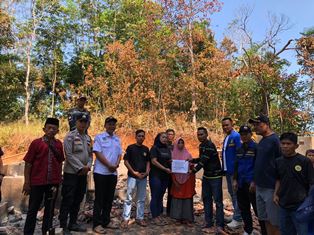 http://gardatipikornews.com/karang-taruna-kecamatan-kadupandak-berikan-bantuan-kepada-korban-kebakaran-di-desa-neglasari