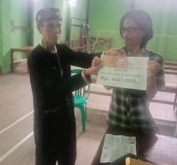 http://gardatipikornews.com/polsek-ciomas-bersama-instansi-terkait-di-bantu-warga-evakuasi-terkait-penemuan-mayat-di-bantaran-sungai-dekat-pondok-pesantren-di-ciomas