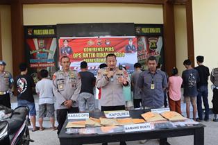http://gardatipikornews.com/polda-sumut-mangkir-pada-sidang-awal-prapid-yang-diajukan-dokter-paulus