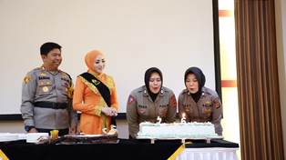 http://gardatipikornews.com/keluarga-korban-pembunuhan-tanggapi-putusan-pn-cikarang-di-hukum-namun-tidak-di-tahan