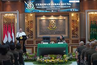 http://gardatipikornews.com/ditemui-kapolri-personel-polisi-penggali-kubur-lebih-memilih-perluasan-area-makam-dibanding-sekolah-perwira