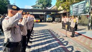 http://gardatipikornews.com/kapolresta-mataram-hadir-berikan-sambutan-upacara-pujawali-pura-tribrata-sakti