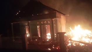 http://gardatipikornews.com/kebakaran-menghanguskan-dua-unit-rumah-di-kampung-cisasak-desa-gunung-bentang-kecamatan-sagaranten