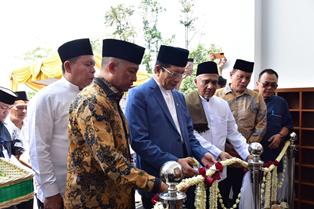 http://gardatipikornews.com/polres-cianjur-bagikan-takjil-untuk-masyarakat-dalam-ramadhan-berkah-bersama-polres-cianjur