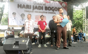 http://gardatipikornews.com/diduga-adanya-pungutan-berkedok-infak-dan-pembayaran-sampul-ijazah-disalah-satu-sekolah-di-kecamatan-cidahu-jadi-sorotan-publik-ini-kata-ketua-pgri