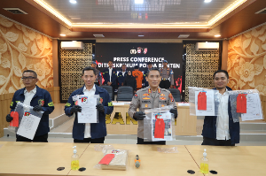 http://gardatipikornews.com/polda-banten-tetapkan-2-tersangka-baru-dalam-kasus-pemerasan-proyek-pt-chandra-asri