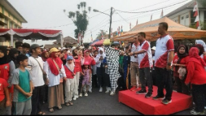 http://gardatipikornews.com/warga-kampung-tarikolot-bomas-buka-akses-jalan-untuk-kendaraan-roda-empat-dengan-gotong-royong