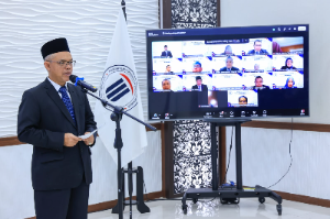http://gardatipikornews.com/menaker-tekankan-kolaborasi-kampus-dan-industri-untuk-atasi-mismatch-lulusan