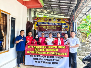 http://gardatipikornews.com/akbp-dr-erik-raih-penghargaan-nasional-dari-puskat-nus-di-malam-pisah-kenal-kapolres-magetan