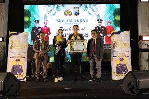 http://gardatipikornews.com/dpw-kjni-jatim-audiensi-ke-rutan-kelas-i-surabaya-kaligis-kemitraan-harus-dibangun-dengan-komunikasi-dan-profesionalisme