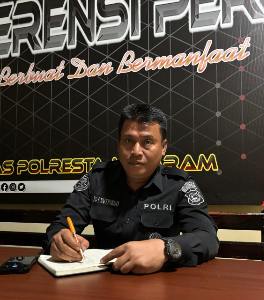 http://gardatipikornews.com/usai-pertadingan-sepak-bola-persib-vs-garudayaksa-di-stadion-pakansari-cibinong-satu-sporter-tewas-untuk-itu-panitia-pertandingan-panpel-harus-bertanggung-jawab
