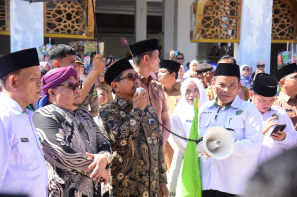 Sebanyak 269 orang jemaah, calon haji asal Kabupaten Padang Pariaman yang tergabung, dalam kelompok terbang (kloter) X resmi dilepas keberangkatannya oleh Bupati Padang Pariaman