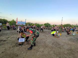 https://gardatipikornews.com/kapolda-ntb-bersama-danrem-dan-pemerintah-lakukan-penanaman-mangrove-di-sekotong-lobar