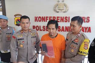 https://gardatipikornews.com/secara-tak-terduga-wakapolres-bersama-kasi-propam-polres-lotara-lakukan-gatibplin-anggota
