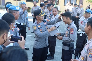 https://gardatipikornews.com/babinsa-desa-bojong-sempu-serma-maryulis-personil-koramil-0621-22-parung-laksanakan-komsos-bersama