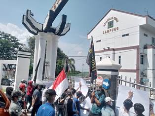 https://gardatipikornews.com/pemerintah-desa-kedung-bagikan-program-bantuan-beras-bulog-untuk-warga-penerima-manfaat