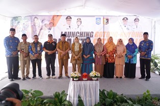 https://gardatipikornews.com/kabid-humas-polda-sumsel-di-dampingi-kasubbid-penmas-mengajak-para-wartawan-makan-siang-bersama-dalam-rangka-menjalin-silaturahmi-dan-menciptakan-rasa-kekeluargaan-kekompakan