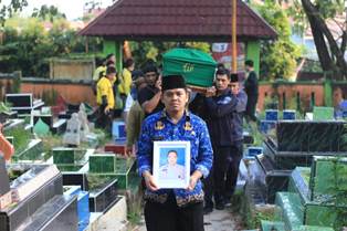 https://gardatipikornews.com/inilah-sosok-efendis-ap-bacaleg-partai-gelora-yang-siap-duduki-kursi-dprd-lombok-timur