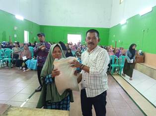 https://gardatipikornews.com/peduli-lansia-bhayangkari-polsek-nyalindung-polres-sukabumi-berikan-bantuan-sembako-dan-layanan-kesehatan
