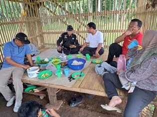 https://gardatipikornews.com/emak-emak-cucurak-di-betonisasi-bersyukur-jalan-yang-rusak-sudah-diperbaiki-pemdes-kuripan