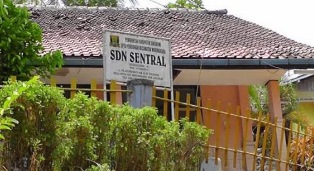 https://gardatipikornews.com/desa-banyurasa-kecamatan-sukahening-salurkan-bantuan-pangan-ke-979-kpm-berupa-beras-dari-bulog